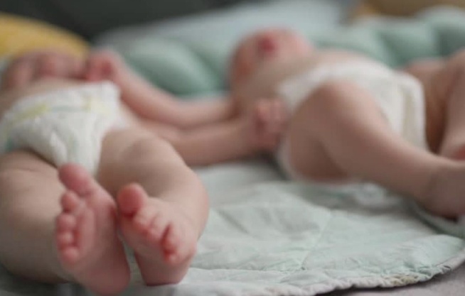 Drame à Pikine : Elle accouche en pleine rue, abandonne le bébé dans un sachet puis donne naissance à un second