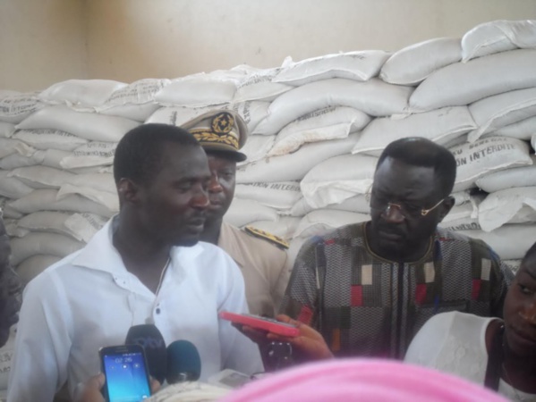 Visite du ministre de l'agriculture dans le bassin arachidier : Papa Abdoulaye Seck en croisade contre les "faux gros producteurs" Visite du ministre de l'agriculture dans le bassin arachidier : Papa Abdoulaye Seck en croisade contre les "faux gros producteurs"