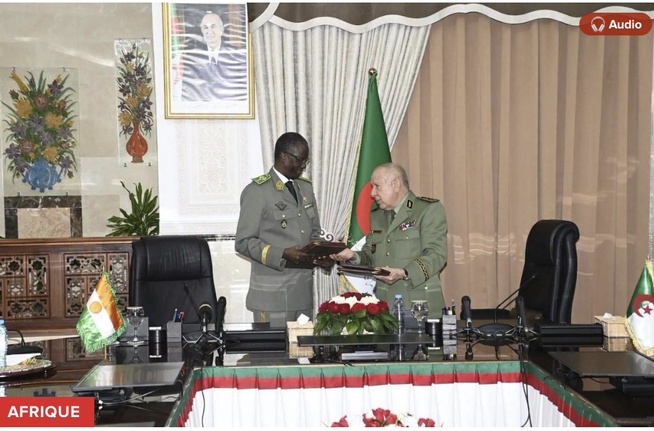 Le Niger et l’Algérie signent un protocole d’accord dans le domaine de la coopération militaire Le Niger et l’Algérie signent un protocole d’accord dans le domaine de la coopération militaire