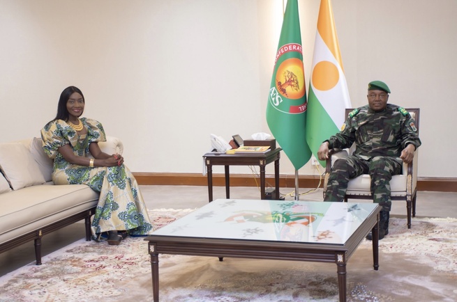 Coumba Gawlo, la voix d’or du Sénégal : 40 ans de carrière et un engagement africain indéfectible Coumba Gawlo, la voix d’or du Sénégal : 40 ans de carrière et un engagement africain indéfectible