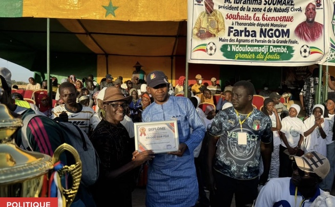 Finale de la Zone 4 à Nabadji : Absent de la scène, le maire taclé vertement par Farba Ngom Finale de la Zone 4 à Nabadji : Absent de la scène, le maire taclé vertement par Farba Ngom