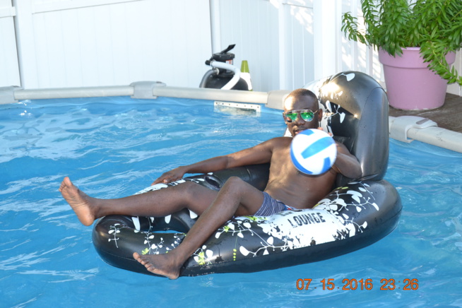 VIDEO. Regardez comment Pape Diouf et sa génération consciente se distraient dans la piscine à New Jersey avant de rallier Chicago le 16,17 Festival Madison Marquette et le 18 july Festival Winconsi.