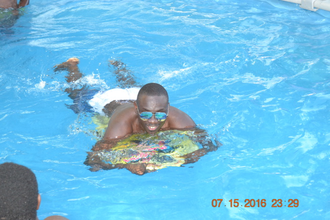 VIDEO. Regardez comment Pape Diouf et sa génération consciente se distraient dans la piscine à New Jersey avant de rallier Chicago le 16,17 Festival Madison Marquette et le 18 july Festival Winconsi.
