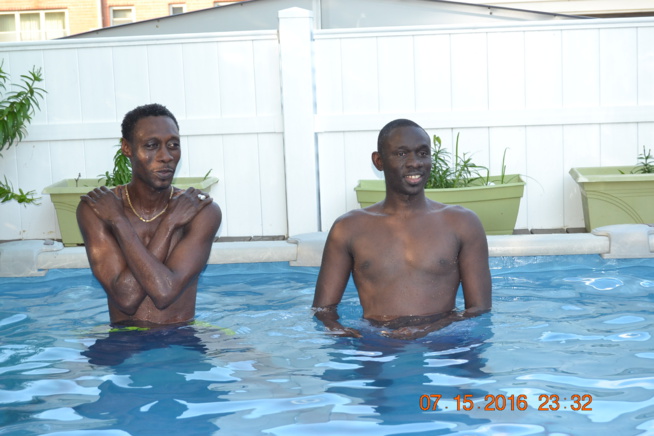 VIDEO. Regardez comment Pape Diouf et sa génération consciente se distraient dans la piscine à New Jersey avant de rallier Chicago le 16,17 Festival Madison Marquette et le 18 july Festival Winconsi.