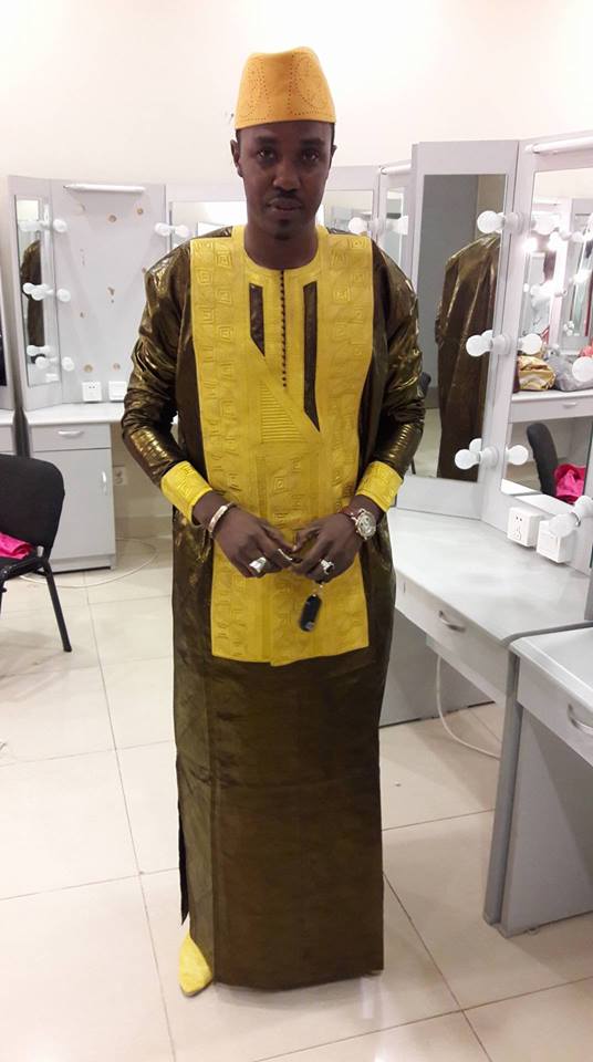 Cheikh Sarr de la SenTV en mode "ndanae" au grand théatre pour la grande buit "Sate Serigne Saliou" avec Mouhamed Niang.