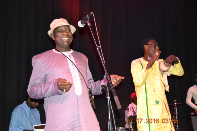 Pape Diouf met le feu à Old Town School Music de Chicago après Baba Maal et Youssou Ndour.