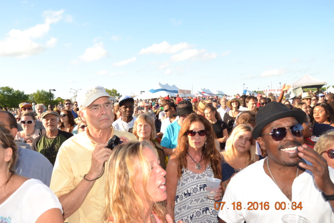 VIDÉO + PHOTOS : PAPE DIOUF ENFLAMME LE FESTIVAL MADISON WIsCONSIN DEVANT 27000 PERSONNES.