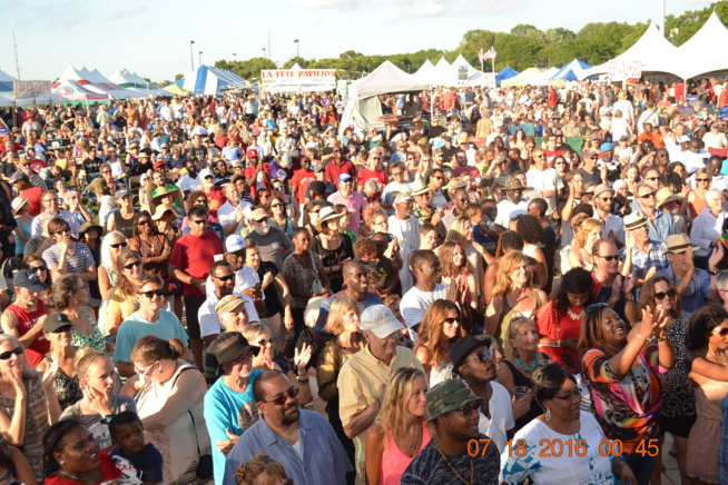 VIDÉO + PHOTOS : PAPE DIOUF ENFLAMME LE FESTIVAL MADISON WIsCONSIN DEVANT 27000 PERSONNES.