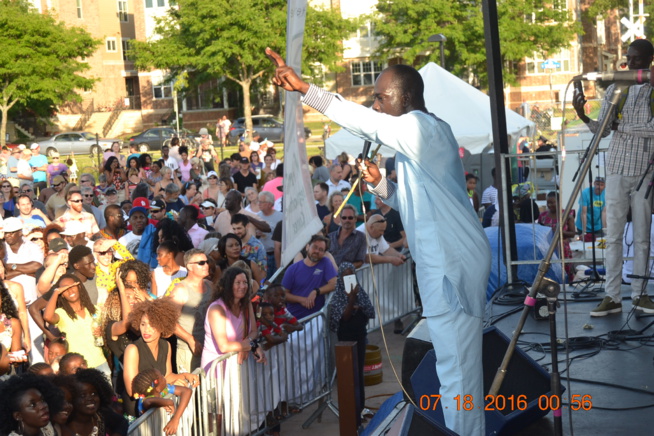 VIDÉO + PHOTOS : PAPE DIOUF ENFLAMME LE FESTIVAL MADISON WIsCONSIN DEVANT 27000 PERSONNES.
