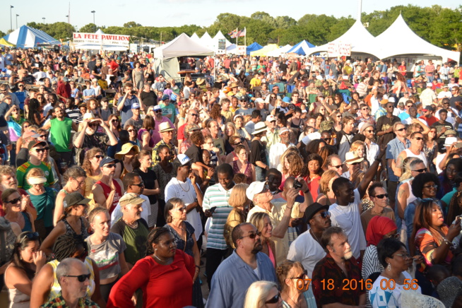 VIDÉO + PHOTOS : PAPE DIOUF ENFLAMME LE FESTIVAL MADISON WIsCONSIN DEVANT 27000 PERSONNES.