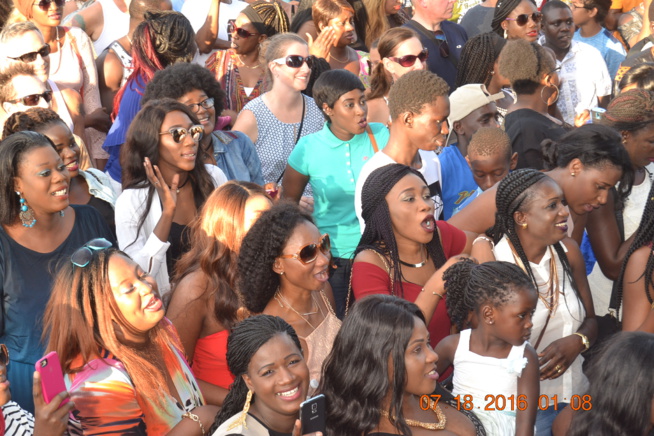 VIDÉO + PHOTOS : PAPE DIOUF ENFLAMME LE FESTIVAL MADISON WIsCONSIN DEVANT 27000 PERSONNES. VIDÉO + PHOTOS : PAPE DIOUF ENFLAMME LE FESTIVAL MADISON WIsCONSIN DEVANT 27000 PERSONNES.