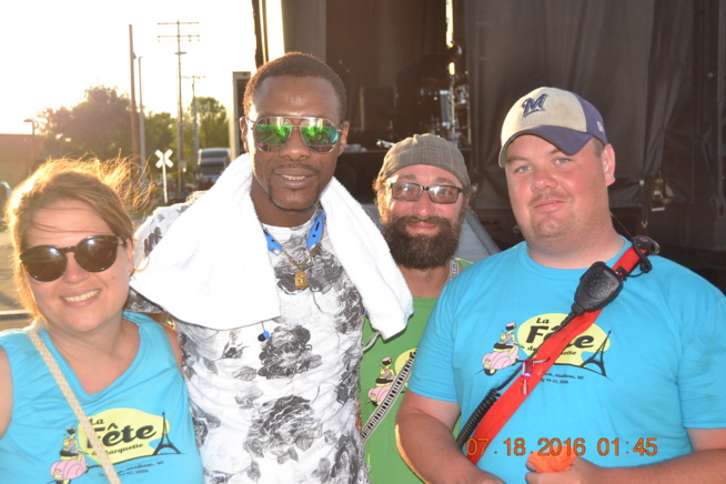 VIDÉO + PHOTOS : PAPE DIOUF ENFLAMME LE FESTIVAL MADISON WIsCONSIN DEVANT 27000 PERSONNES.
