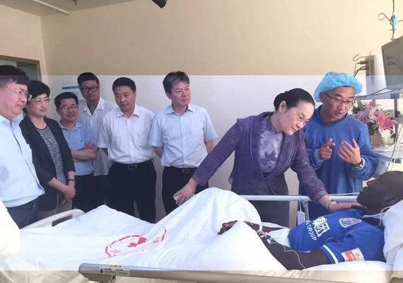 Photos exclusives: Demba ba sur son lit d’hôpital, ses premiers mots après sa blessure Photos exclusives: Demba ba sur son lit d’hôpital, ses premiers mots après sa blessure