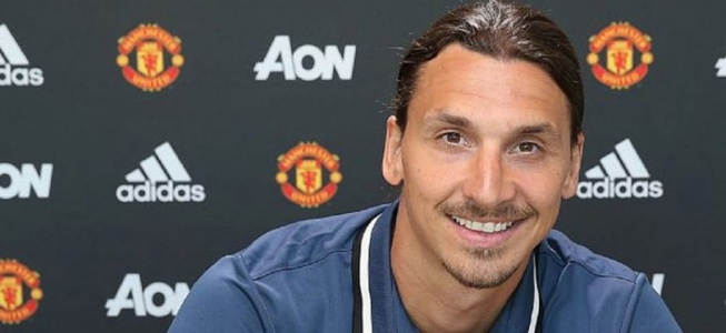 Zlatan répond à Cantona: “Je suis le dieu de Manchester”