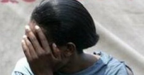 Un époux assène 9 coups de couteau à sa femme et prend la fuite Un époux assène 9 coups de couteau à sa femme et prend la fuite