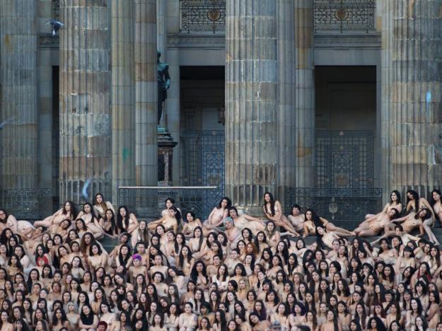 Etats-Unis: 100 femmes posent nues pour protester contre Trump Etats-Unis: 100 femmes posent nues pour protester contre Trump
