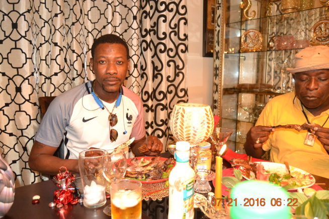 VIDEO: Diner royal de Pape Diouf et sa génération consciente à Chicago. Regardez VIDEO: Diner royal de Pape Diouf et sa génération consciente à Chicago. Regardez