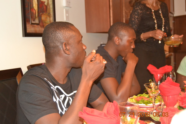 VIDEO: Diner royal de Pape Diouf et sa génération consciente à Chicago. Regardez VIDEO: Diner royal de Pape Diouf et sa génération consciente à Chicago. Regardez