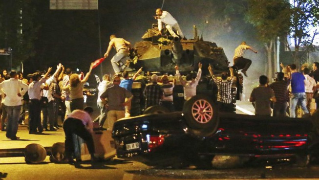 Turquie: Des mandats d’arrêt contre 300 membres de la garde présidentielle Turquie: Des mandats d’arrêt contre 300 membres de la garde présidentielle