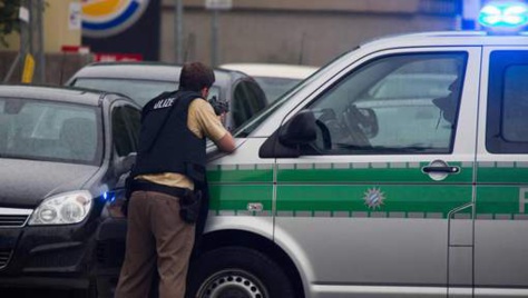 Fusillade dans un centre commercial à Munich : Le tireur de 18 ans s'est suicidé Fusillade dans un centre commercial à Munich : Le tireur de 18 ans s'est suicidé