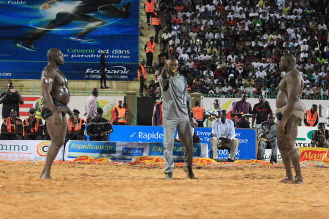 En images le combat qui a envoyé Yekini à la retraite par Lac Guier 2.Regardez En images le combat qui a envoyé Yekini à la retraite par Lac Guier 2.Regardez