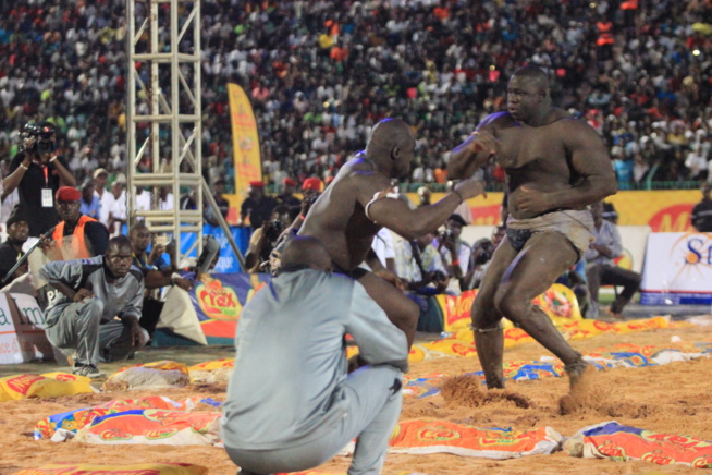 En images le combat qui a envoyé Yekini à la retraite par Lac Guier 2.Regardez En images le combat qui a envoyé Yekini à la retraite par Lac Guier 2.Regardez
