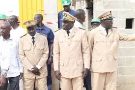Uniformes de l’Administration et des paramilitaires : Macky change tout Uniformes de l’Administration et des paramilitaires : Macky change tout
