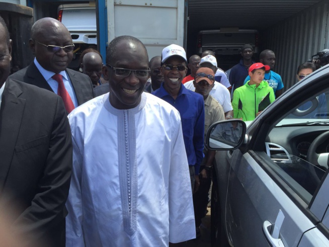 Réception des voitures destinées aux collectivités locales par le ministre Abdoulaye Diouf Sarr: Cheikh Amar TSE remplit son contrat et lance le nouveau slogan "WEDDI GUISS BOKOU CI"