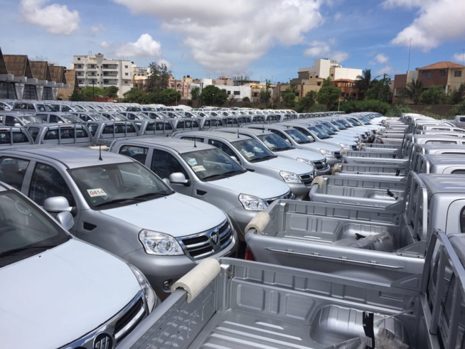 Réception des voitures destinées aux collectivités locales par le ministre Abdoulaye Diouf Sarr: Cheikh Amar TSE remplit son contrat et lance le nouveau slogan "WEDDI GUISS BOKOU CI" Réception des voitures destinées aux collectivités locales par le ministre Abdoulaye Diouf Sarr: Cheikh Amar TSE remplit son contrat et lance le nouveau slogan "WEDDI GUISS BOKOU CI"