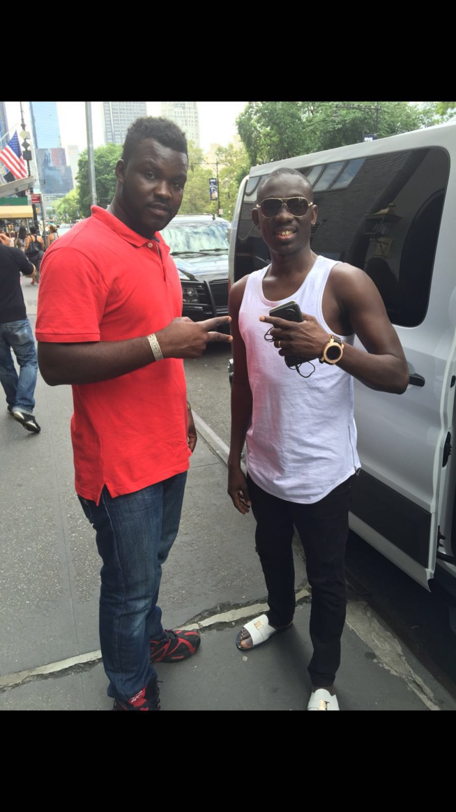 Un an de plus ça se fête: Pape Diouf souhaite un joyeux anniversaire à son ami Momo Camara allias Ketchup de New York. Un an de plus ça se fête: Pape Diouf souhaite un joyeux anniversaire à son ami Momo Camara allias Ketchup de New York.