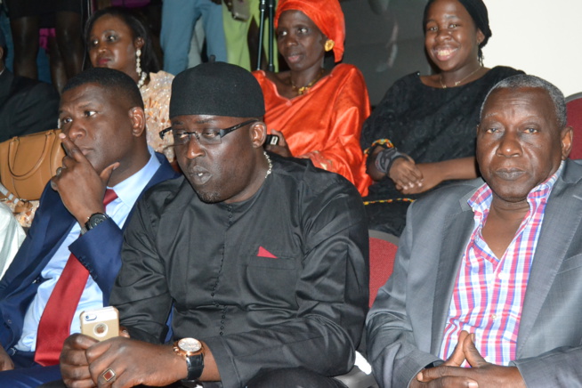 AMERICAN TOUR: Pape Diouf demontre sa force à Rhode Island avec l'association des cadres de l'APR. AMERICAN TOUR: Pape Diouf demontre sa force à Rhode Island avec l'association des cadres de l'APR.