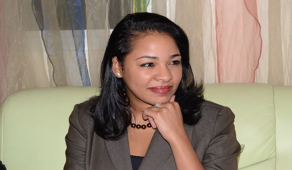 Léna Sène a fait acte d’allégeance à Serigne Bass Abdou Khadre Mbacké Léna Sène a fait acte d’allégeance à Serigne Bass Abdou Khadre Mbacké