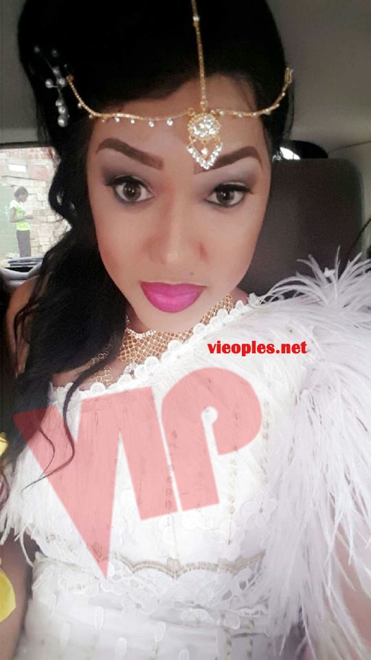 Carnet rose: Le mannequin Eva Rose s'est pendue hier soir avec Mr Sy. Carnet rose: Le mannequin Eva Rose s'est pendue hier soir avec Mr Sy.