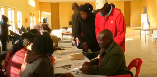 Vidéo: Le président Zuma et l’ANC sous pression lors d’élections municipales en Afrique du Sud – Regardez. Vidéo: Le président Zuma et l’ANC sous pression lors d’élections municipales en Afrique du Sud – Regardez.