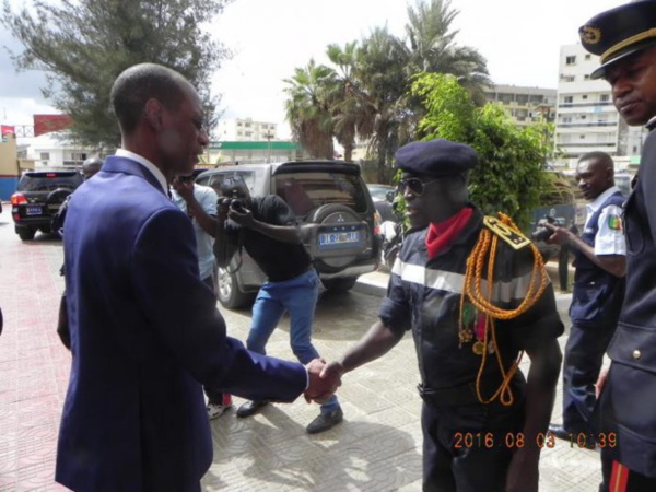 Brigade des sapeurs pompier: le nouveau commandant Victor Tine installé Brigade des sapeurs pompier: le nouveau commandant Victor Tine installé