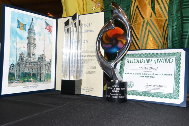 VIDEO: Pape Diouf reçoit le Award de l'Artist Of The Year et Award Of Contribution Africa's Musical Herutage par le Senator Athony H. Williams de Pensylvania et l'Adjointe au Maire de Philadelphia. Regardez VIDEO: Pape Diouf reçoit le Award de l'Artist Of The Year et Award Of Contribution Africa's Musical Herutage par le Senator Athony H. Williams de Pensylvania et l'Adjointe au Maire de Philadelphia. Regardez