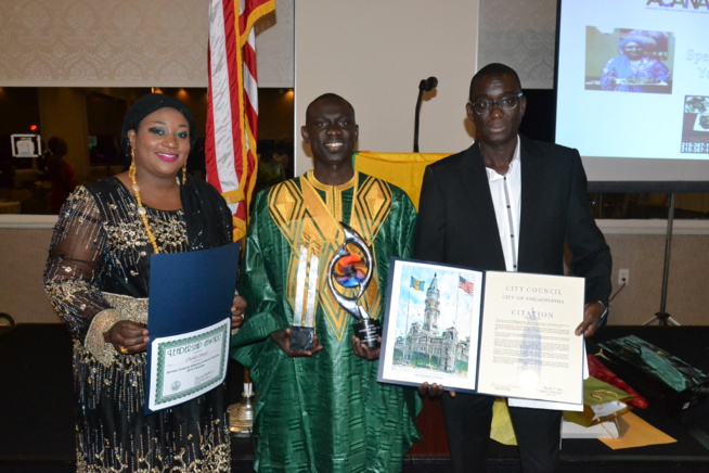 VIDEO: Pape Diouf reçoit le Award de l'Artist Of The Year et Award Of Contribution Africa's Musical Herutage par le Senator Athony H. Williams de Pensylvania et l'Adjointe au Maire de Philadelphia. Regardez VIDEO: Pape Diouf reçoit le Award de l'Artist Of The Year et Award Of Contribution Africa's Musical Herutage par le Senator Athony H. Williams de Pensylvania et l'Adjointe au Maire de Philadelphia. Regardez