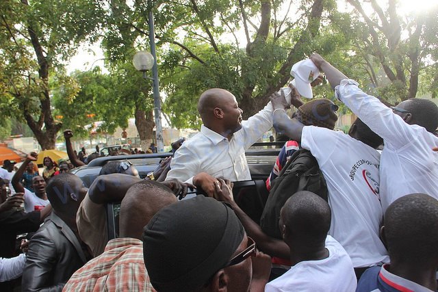 Mame Mbaye Niang accueilli par des huées à Kaolack. Tapis rouge pour les champions du foot. Mame Mbaye Niang accueilli par des huées à Kaolack. Tapis rouge pour les champions du foot.