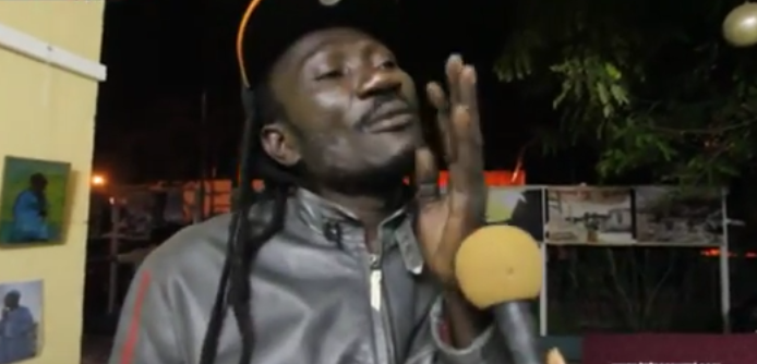 Vidéo: Baye Fall recadre séèchement ceux qui lui reprochent de porter des boucles d’oreille