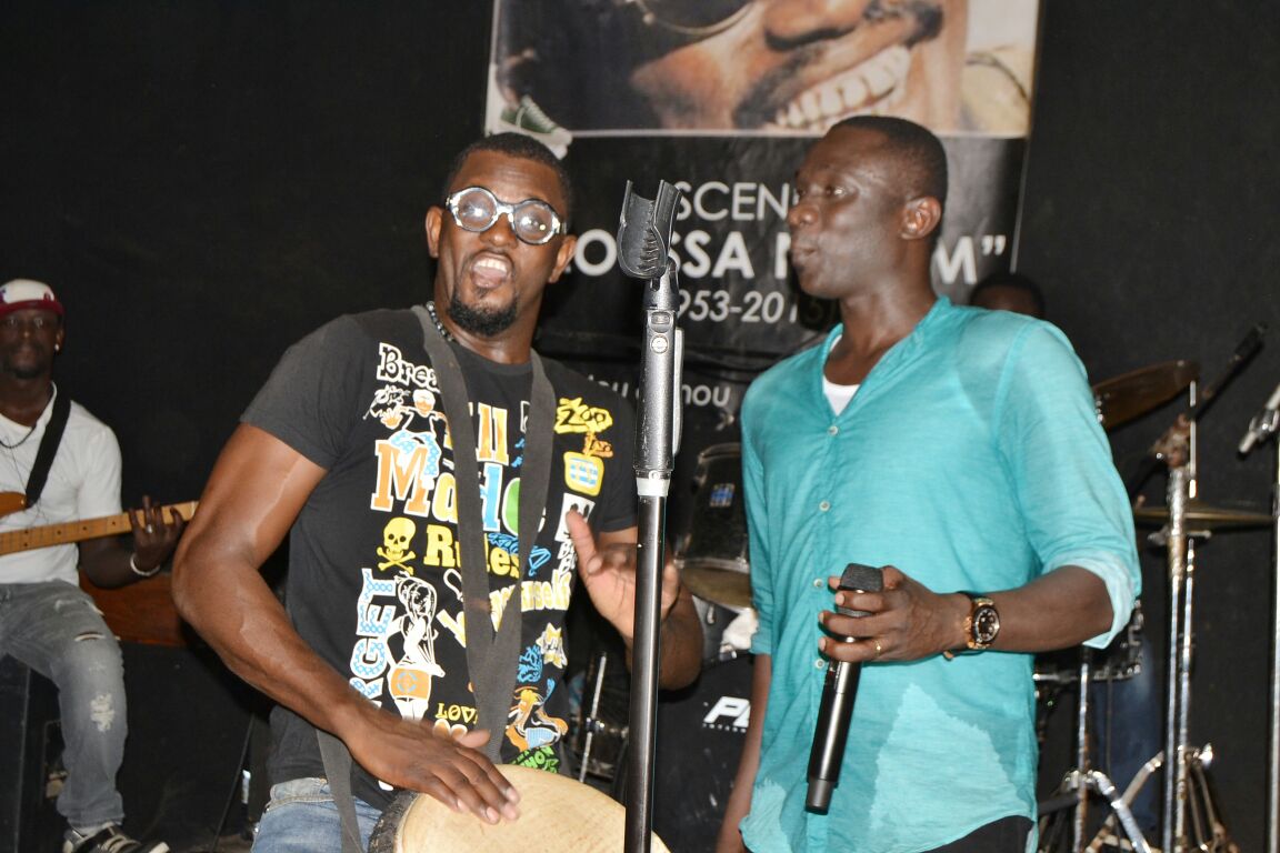 Retour explosif  au just 4 u aprés le succés de sa tournée Américaine, Pape Diouf savoure ses deux award avec ses fans