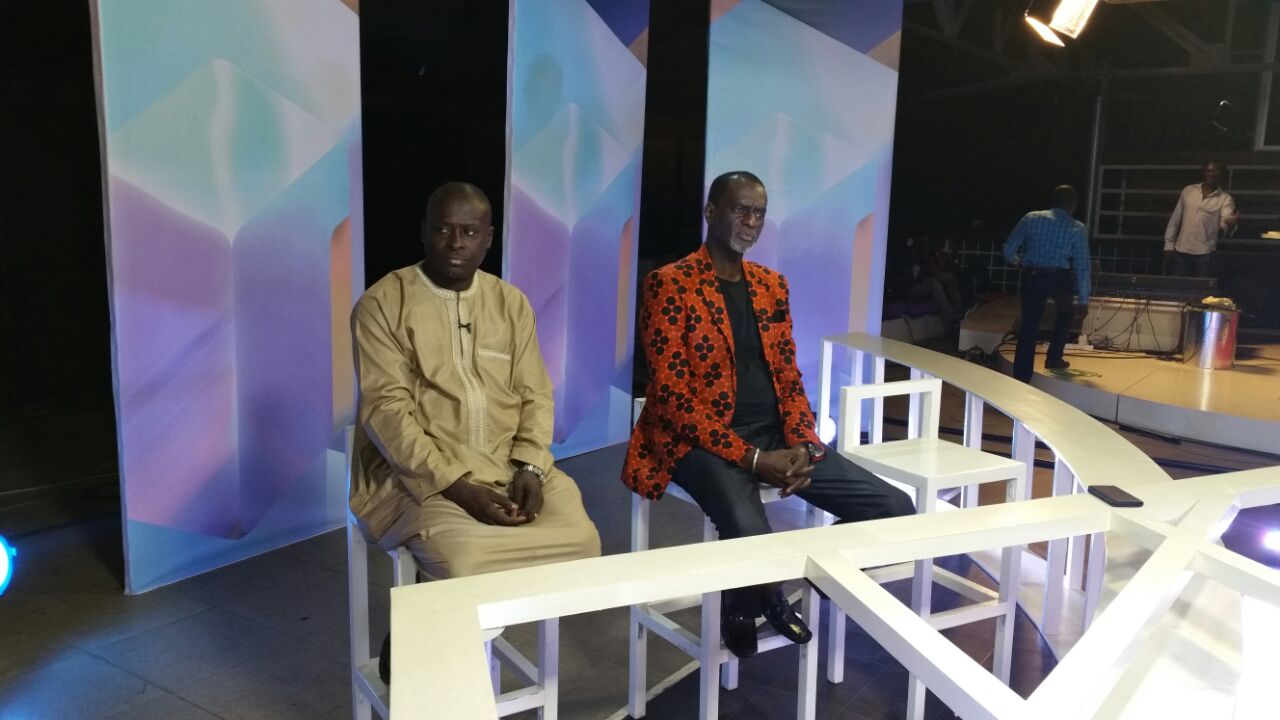 Nouvelle émission, Pape Allé reçoit les photographes Chon? Diop le maire, Mansour Dieng; Titi et Eva Chon. En images