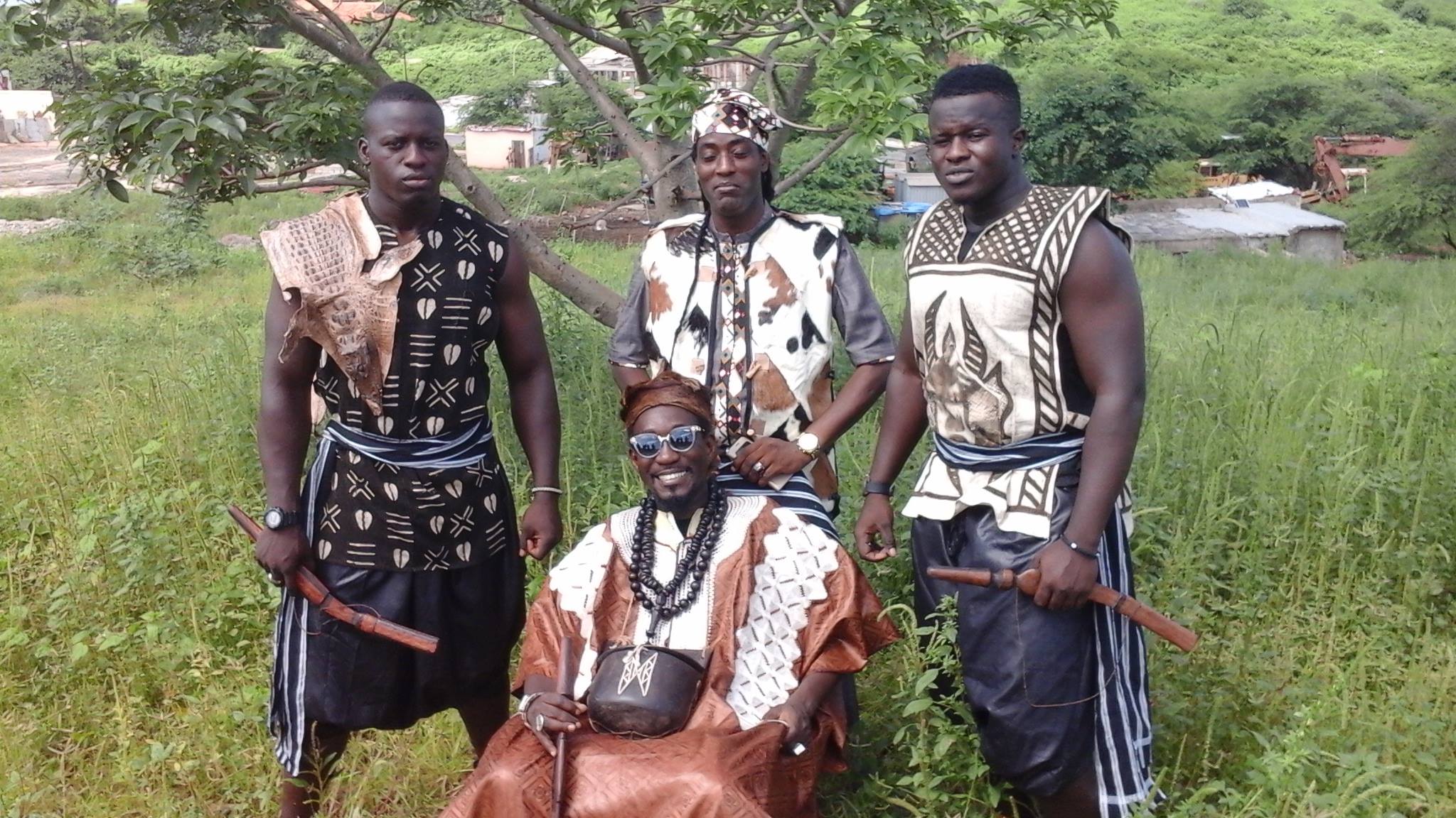 Exclusivité: Les premières images du tournage de la nouvelle vidéo de Mame Goor habillé par Papino création. Regardez