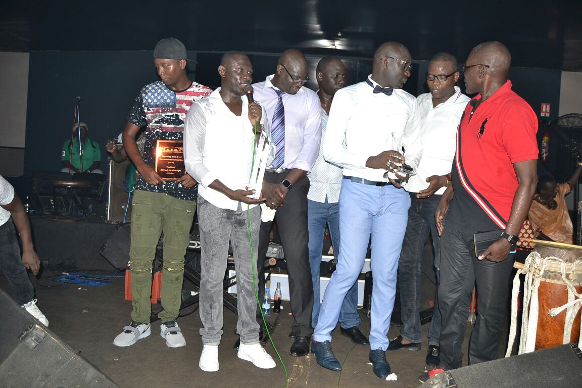 Pape Diouf et la soirée des trophées pour remercier New African Production et ses fans. Le Bloowy chauffe.