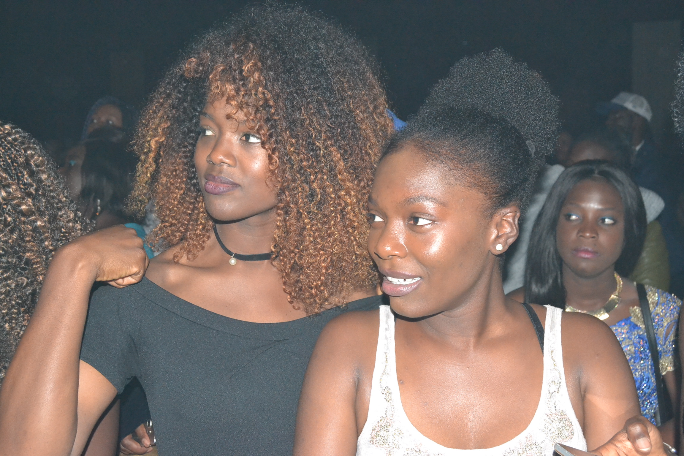 DESS MAJOR chauffe le Dock Haussman de Paris. Regardez le HOT SHOW.