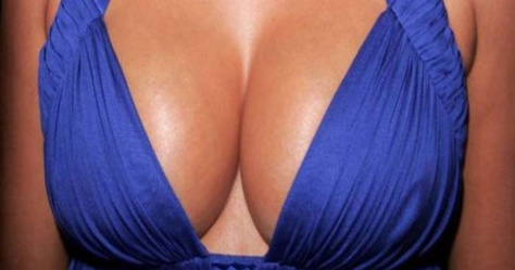 Les femmes dites au revoir à l’affaissement des seins avec cette technique ultra-efficace !