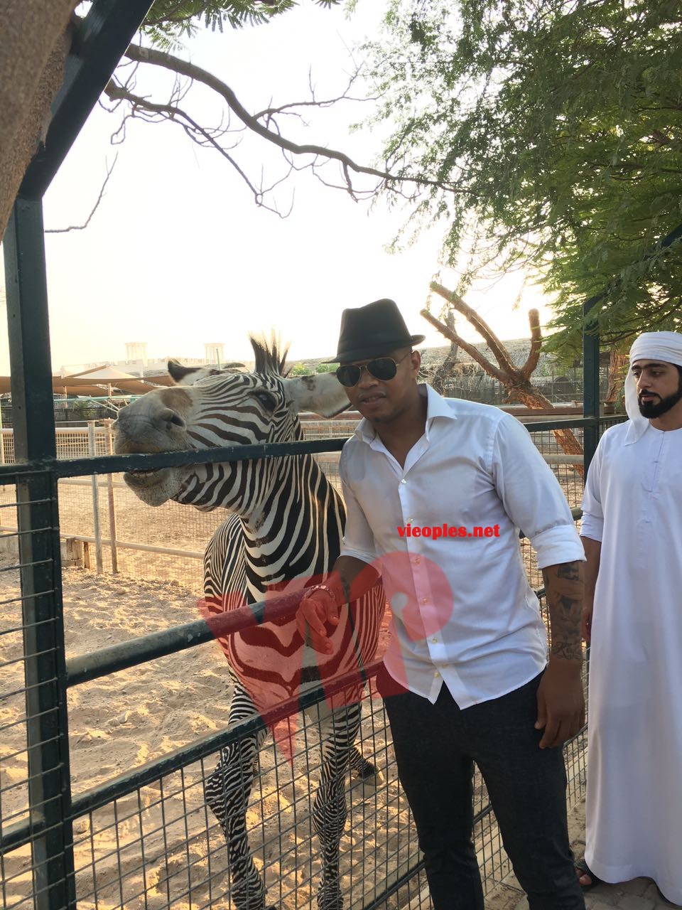 Dubai, l'international ballon d'or ElHadj Diouf en comagnie de Anelka, Akon et Edgar Dewis chez les Princes.