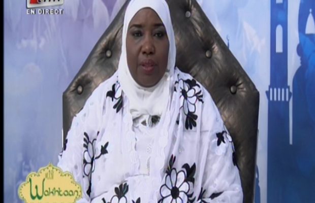 Vidéo: Adja Fatou Binetou: « N’ayez pas peur de la mort. Savez vous que Deguene Chimère c’est sa mère et sa sœur qui …