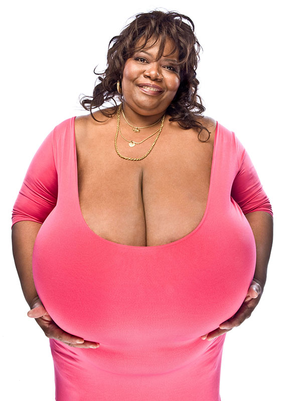 Insolite : Ses deux seins pèsent 50 kilos, la femme à la plus forte poitrine naturelle au Monde