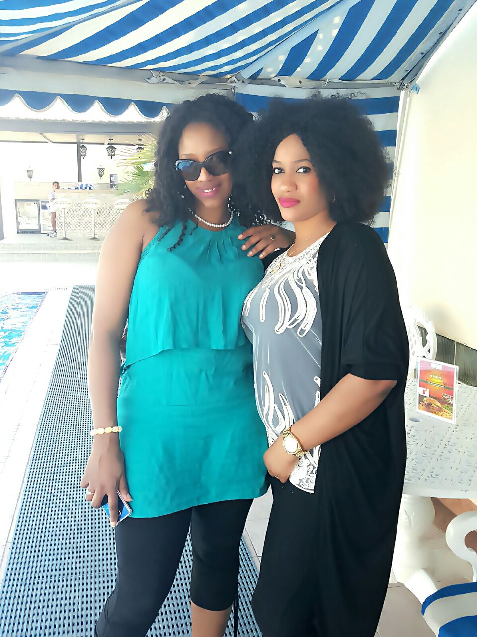 En vacance à Dubai, la douce moitié d'épouse du chanteur Pape Diouf en compagnie de sa copine Aminata de Mante Lajolie.