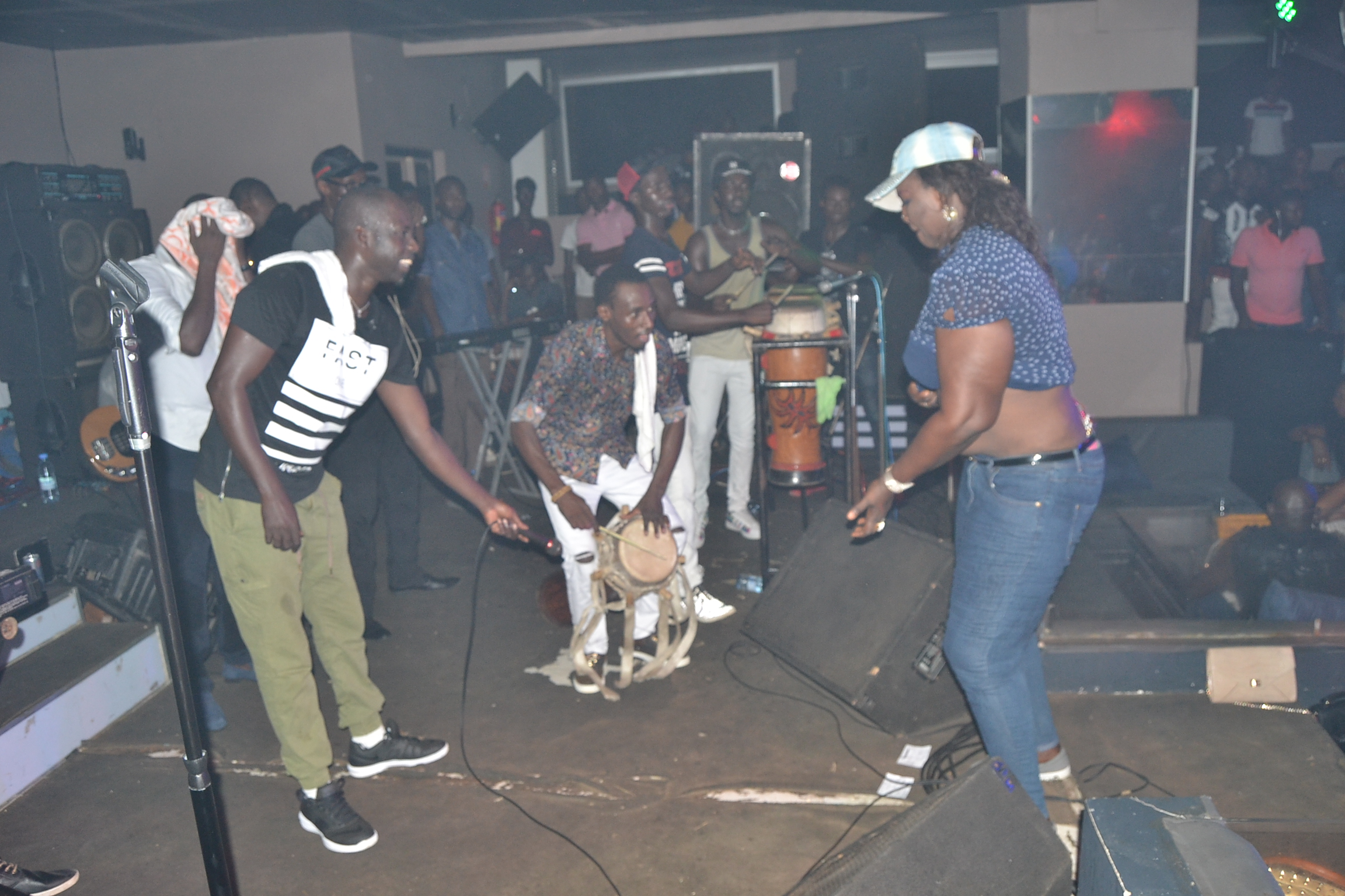 Dans la chaleur du BLOOWY NIGHT, Pape Diouf élève la barre et vous donne RV ce dimanche au Baramundi. Regardez